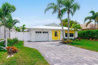 542 104th Ave N, Naples, FL 34108