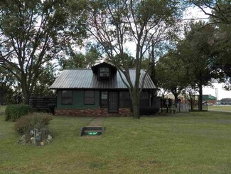 401 S 10th St, Comanche, OK 73529