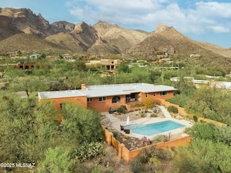 7050 N Alvernon Way, Tucson, AZ 85718