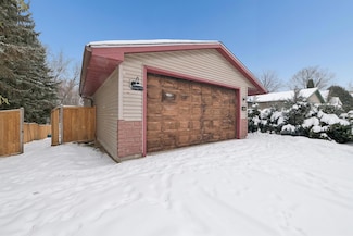 542 5th Ave SW, Cambridge, MN 55008