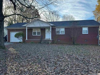 127 Bel Aire Dr, Mayfield, KY 42066