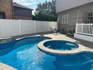 6 Brunswick Ct, Margate City, NJ 08402