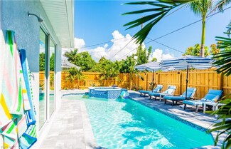 548 101st Ave N, Naples, FL 34108