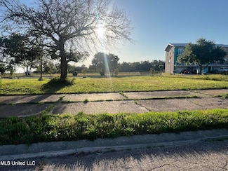 2006 W Beach Blvd, Long Beach, MS 39560