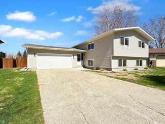 3122 Chelsea Ave S, Moorhead, MN 56560