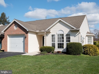 8 Tunbridge Ln, Carlisle, PA 17015