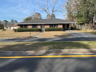 103 Marguerite St, Claxton, GA 30417