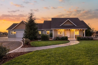 12462 E Clinton Ave, Sanger, CA 93657