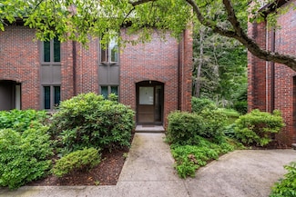 6 Webster Ct, Amherst, MA 01002