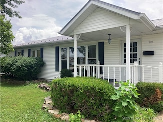 704 Jefferson St, Versailles, MO 65084