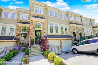 84 Presentation Cir, Staten Island, NY 10312