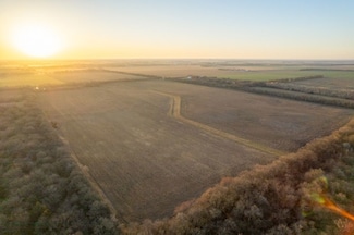 4905 NW 60th St, Halstead, KS 67056