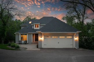 5705 Vagabond Ln N, Plymouth, MN 55446