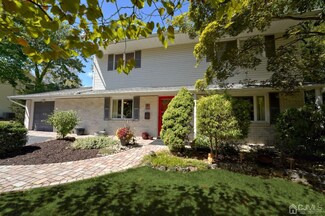 5 Tiffin Rd, Kendall Park, NJ 08824