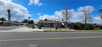 305 W Mayberry Ave, Hemet, CA 92543