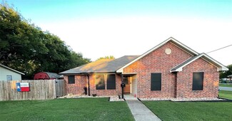 1102 14th St, Honey Grove, TX 75446
