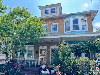55 Thompson St, Raritan, NJ 08869