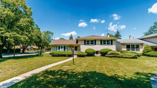 4454 Concord Ln, Skokie, IL 60076