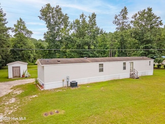 5589 Burgaw Hwy, Maple Hill, NC 28454