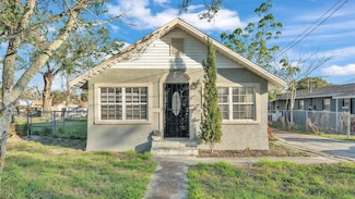 208 W Bullard Ave, Lake Wales, FL 33853