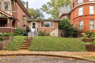 3626 Flad Ave, Saint Louis, MO 63110