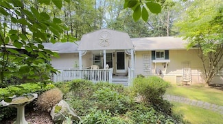 435 Fish Hill Rd, Tannersville, PA 18372