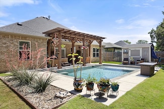 2610 Austin Dr, Granbury, TX 76048