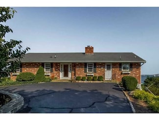 10 Seaview Ave, Jamestown, RI 02835