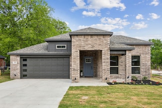 704 Crenshaw St, Terrell, TX 75160