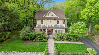 34 Crane Rd, Mountain Lakes, NJ 07046