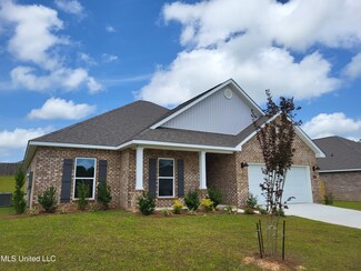 4971 Fern Dr, D'Iberville, MS 39532