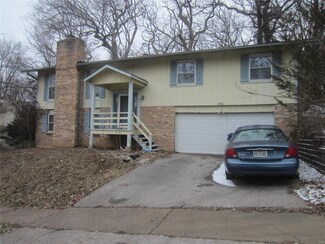 260 Glandore Dr, Ballwin, MO 63021