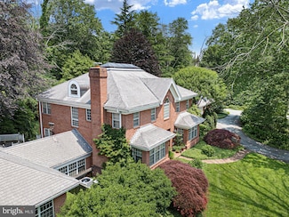 2 Farron Dr, Chadds Ford, PA 19317