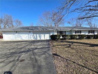 830 Crestview Dr, Mount Zion, IL 62549