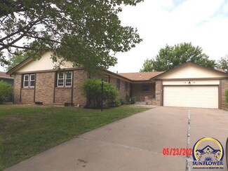 1919 SW Arrowhead Rd, Topeka, KS 66604