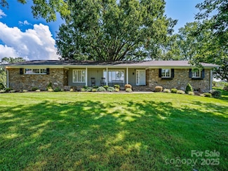 134 Lone Oak Dr, Clyde, NC 28721