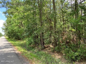 1002 Adams St, Waveland, MS 39576