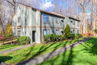 6 Tulip Tree Ln, Norwalk, CT 06851