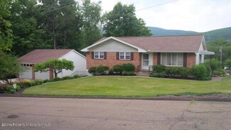 327 Delaware St, Mayfield, PA 18433