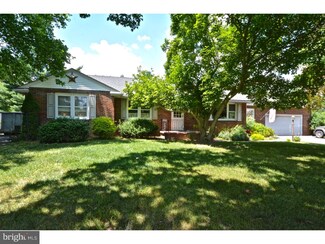 5 Nursery Rd, Ewing, NJ 08560