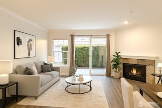 25025 SE Klahanie Blvd Unit L-104, Issaquah, WA 98029