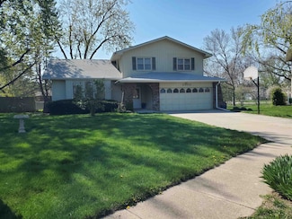 1002 Suzanne Ave, Papillion, NE 68046