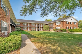 19 Briar St Unit 36, Glen Ellyn, IL 60137