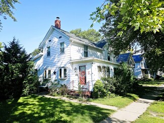 22 N Metcalf Ave, Amboy, IL 61310