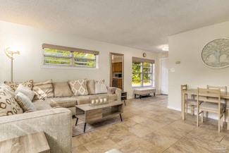 112 Saint Regis Dr, Pensacola, FL 32505