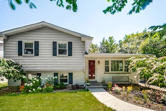 1014 Foster Ave, Lake Bluff, IL 60044