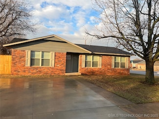 401 Tobago Dr, Sand Springs, OK 74063