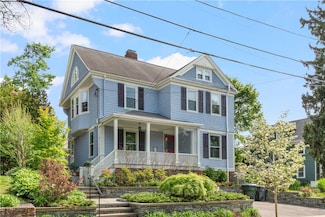 9 Oriole Ave, Providence, RI 02906