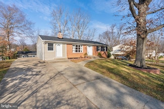 8600 Kentford Dr, Springfield, VA 22152