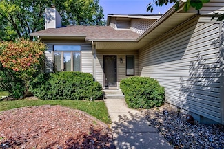 2711 Burr Oak Cir, Ames, IA 50014